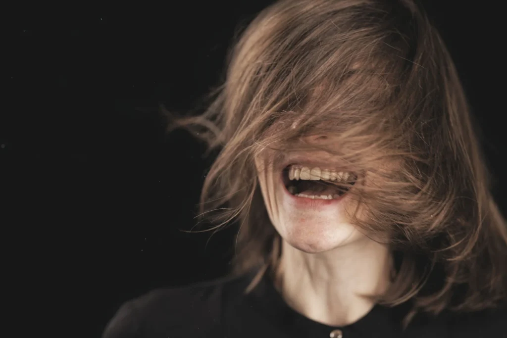 featured tutto donna sorriso capelli sc